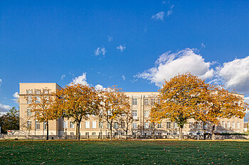 Campus Treskowallee im Herbst